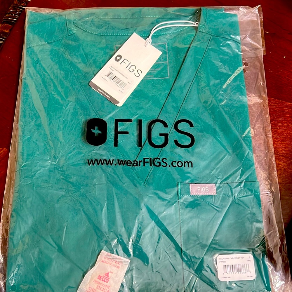 Figs, green, scrub one pocket top